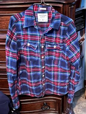 Men’s medium Muscle fit Abercrombie & Fitch Blue Red Green Plaid Flannel Shirt
